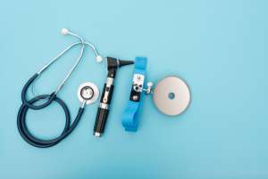 Инструменты неонатолога и педиатра: безопасные зажимы, аспираторы, ларингоскопы — специфика размеров и материалов