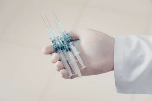 Безопасность операционной: иглеприёмники, контейнеры для острых отходов, нейтральные зоны передачи