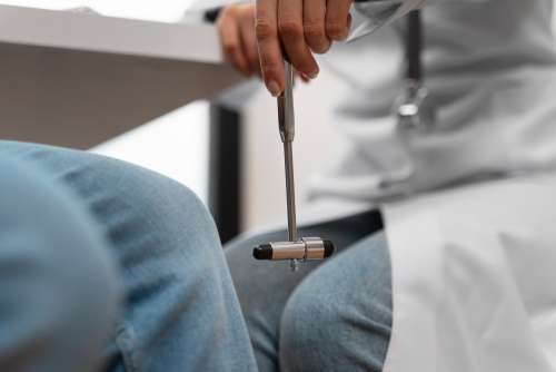 Анатомия хорошей рукоятки: эргономика, баланс, антискольжение и усталость кисти хирурга